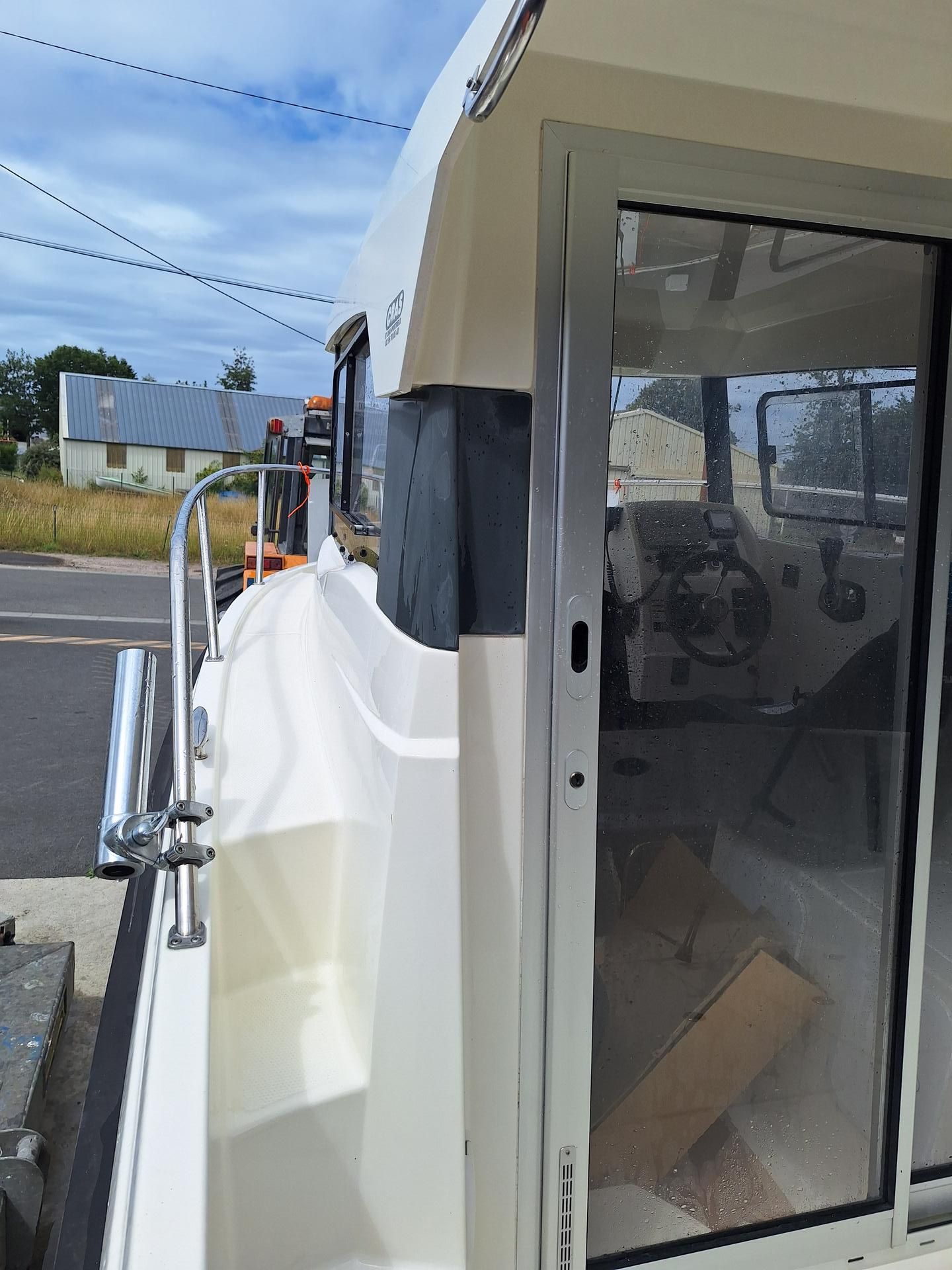 slider 3 Parker  660 Pilothouse